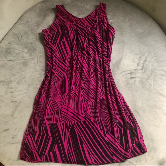 Casual Dress 👗 | Fun Pattern | Color: Deep Raspberry & Black | Size: Medium - Picture 2 of 5